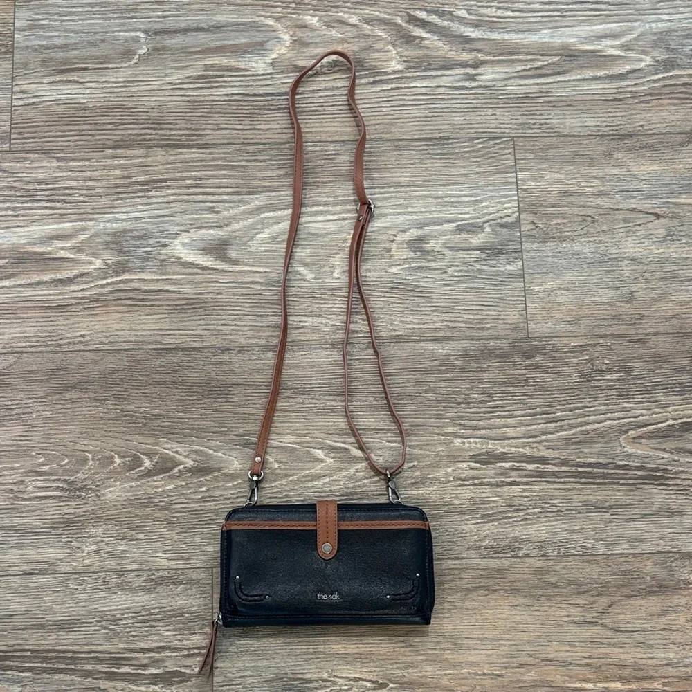 The Sak Large Smartphone Crossbody and Wristlet Leather Wallet Black and Brown